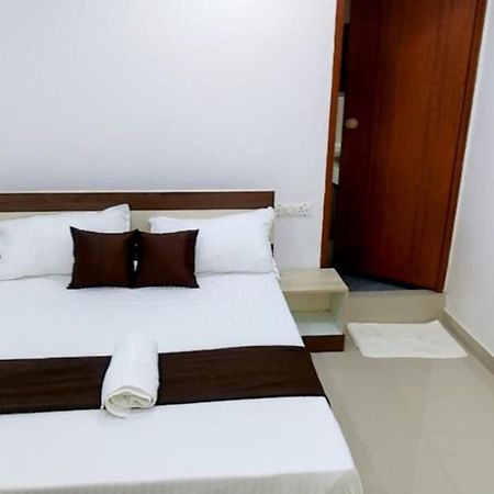 Tharavad Residency Hotel Iritti Bagian luar foto