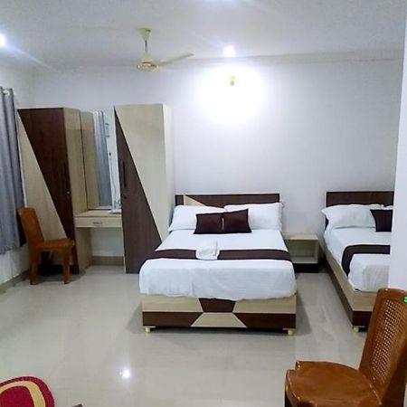Tharavad Residency Hotel Iritti Bagian luar foto