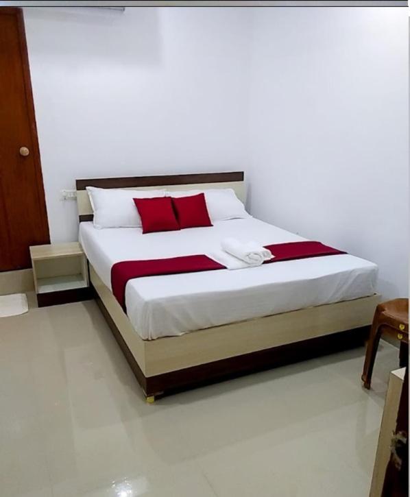Tharavad Residency Hotel Iritti Bagian luar foto