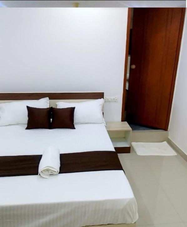 Tharavad Residency Hotel Iritti Bagian luar foto