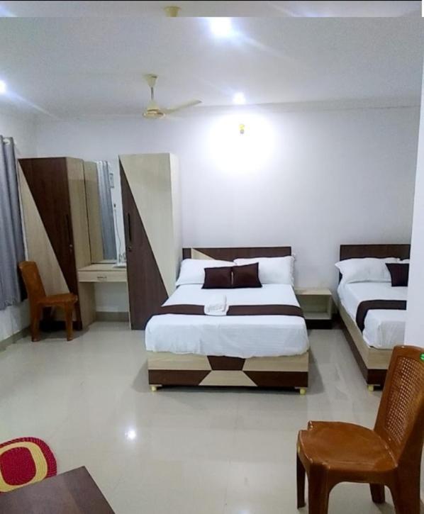Tharavad Residency Hotel Iritti Bagian luar foto